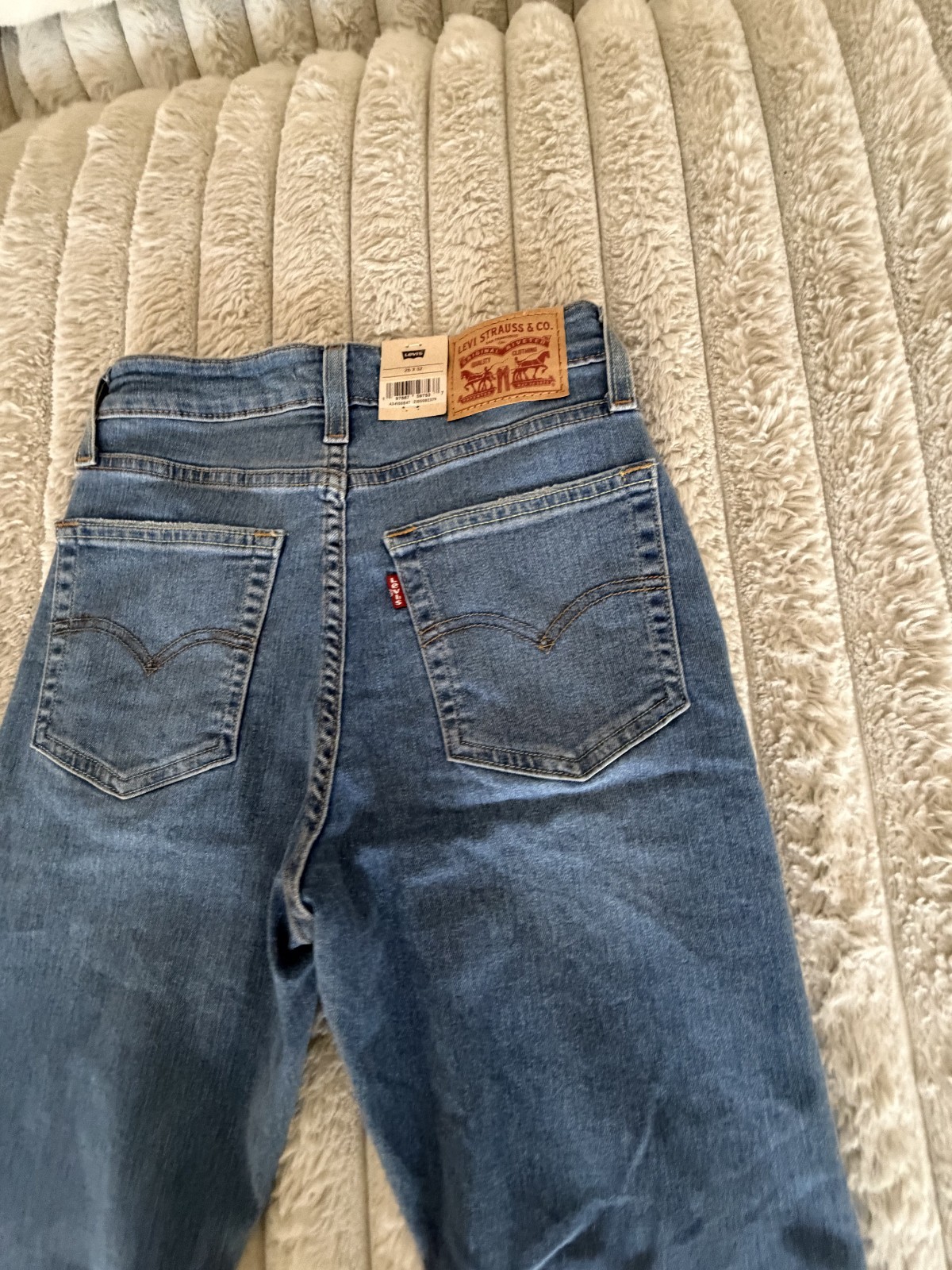 NWT Levi’s 726 High Rise Flare Jeans Women’s Size 26×32 Medium Wash Denim