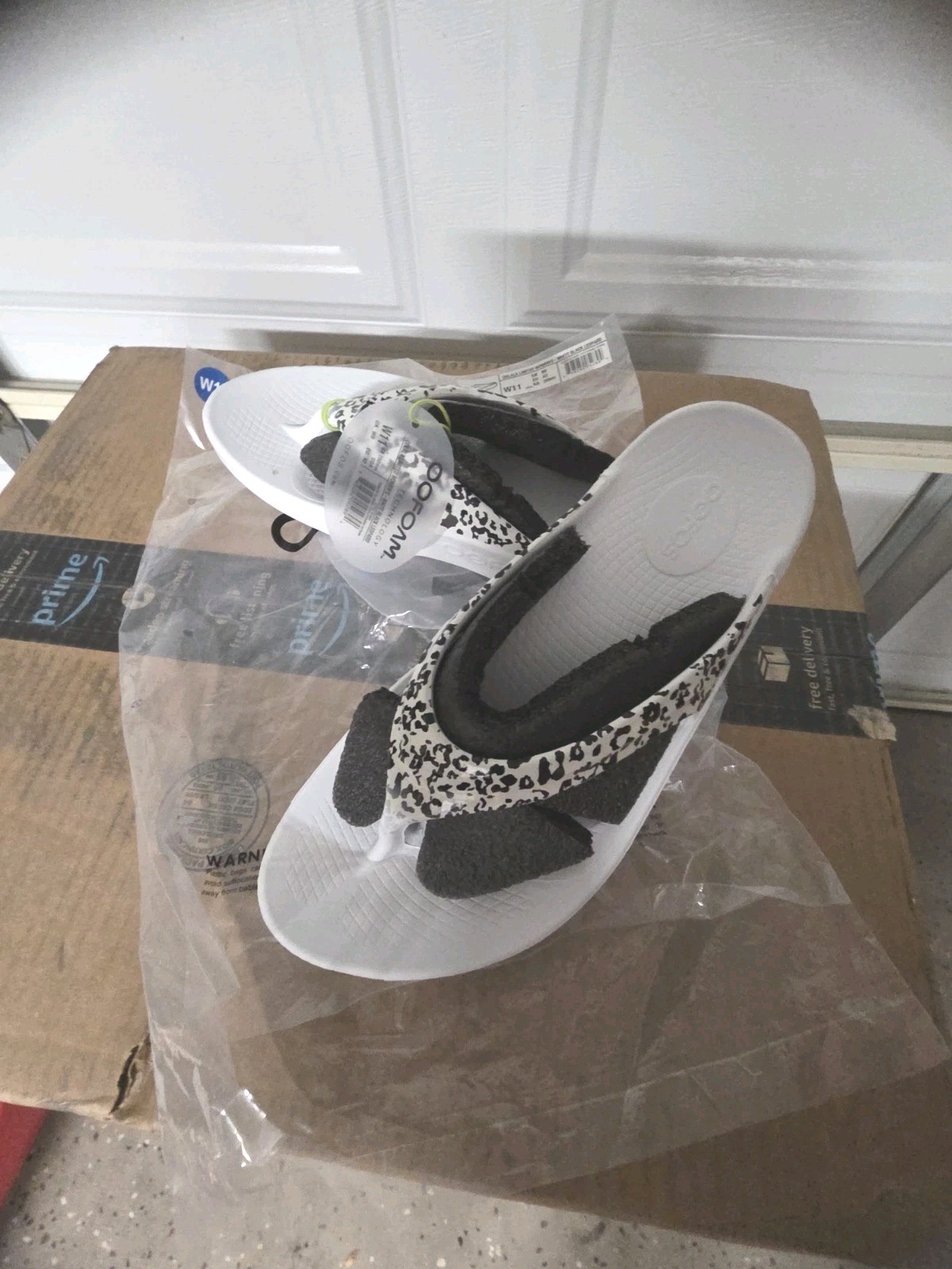 New Oofos OOlala Sandals Womens 11 White Leopard Recovery Flip Flop Comfort