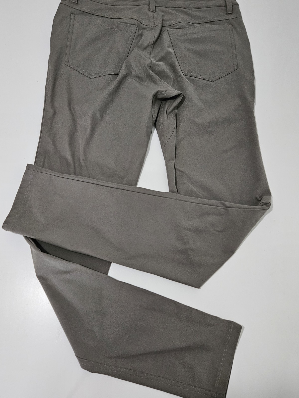 Lululemon ABC Pants Lightweight Mens 31 x 34 Silver Hidden Pocket LM5593S Golf
