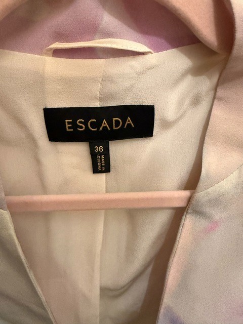 Escada Jacket Blazer 100% Silk Floral EU 36 US 4 Ivory Pastel Hook Front