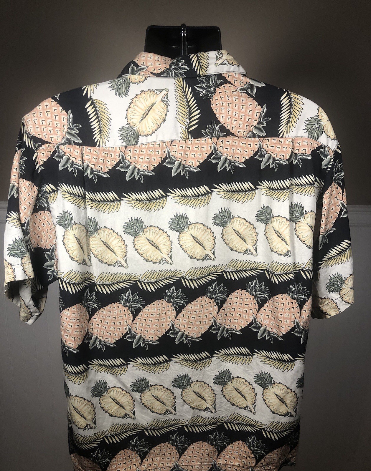 Tommy Bahama Mens M Shirt Silk Pineapple Hawaiian Casual Short Sleeve Black Tan