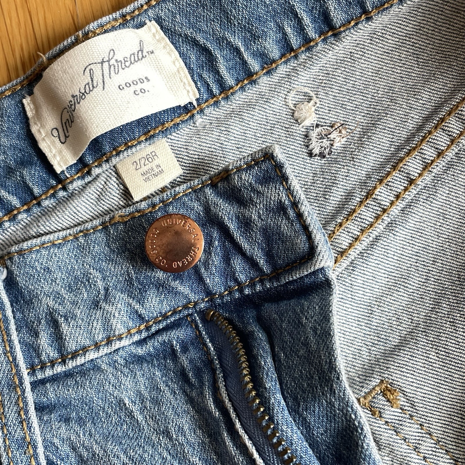 Universal Thread Vintage Straight Jeans Women’s 2/26R Light Wash Blue