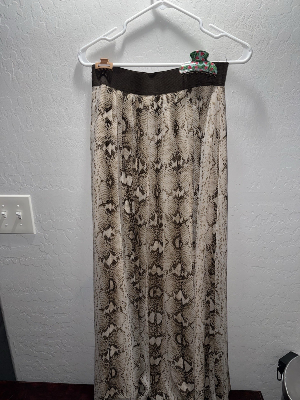 White House Black Market Size 6 Beige/Brown Snake Print Pleated Long Skirt