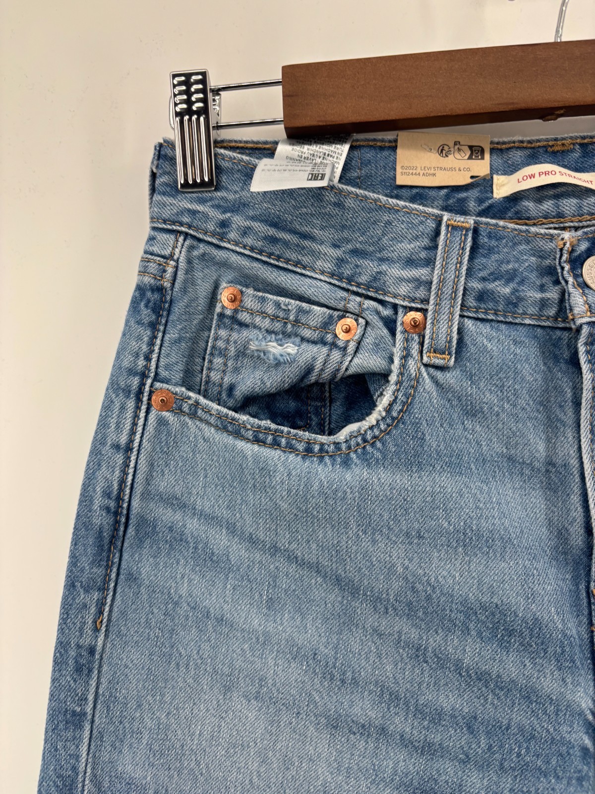 Levi’s Low Pro Straight Leg Jeans Womens Blue Denim Distressed Mid Rise 25 NWT