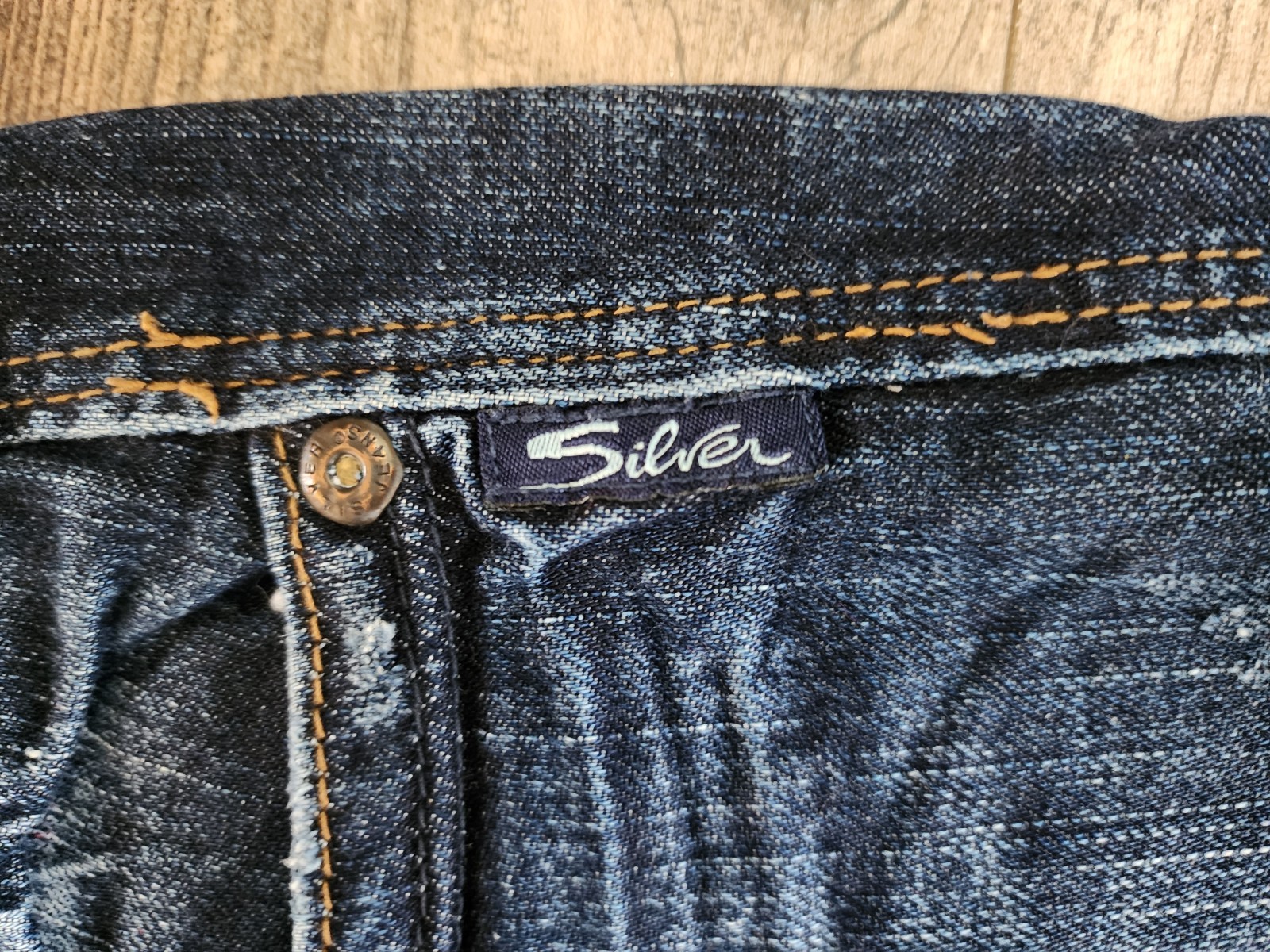 Silver Jeans Eden Flare Womens Jeans | Dark Wash Distressed | sz 31/33