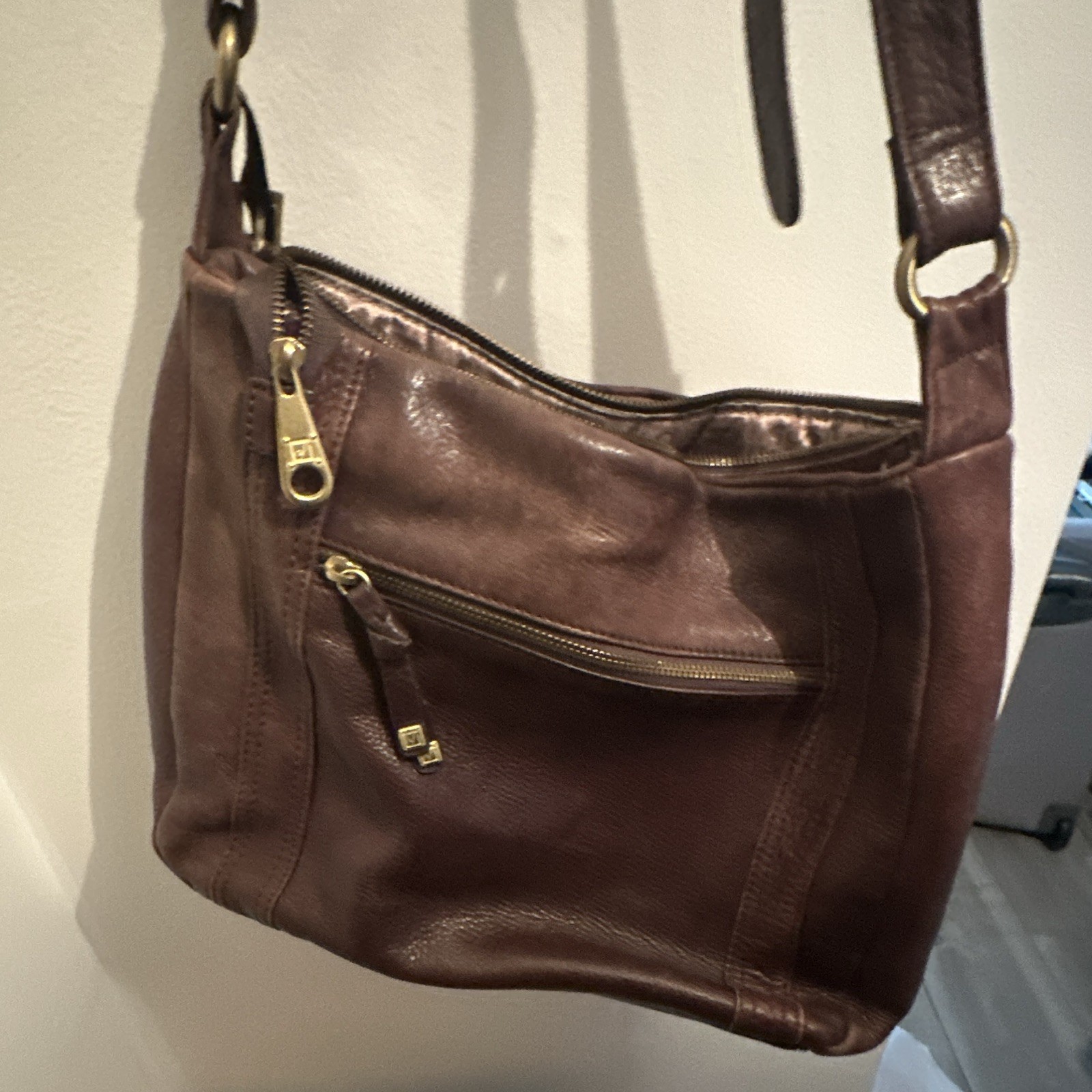 Stone Mountain Women’s Brown Shoulder Bag Zip Closure Adjustable Strap Pockets