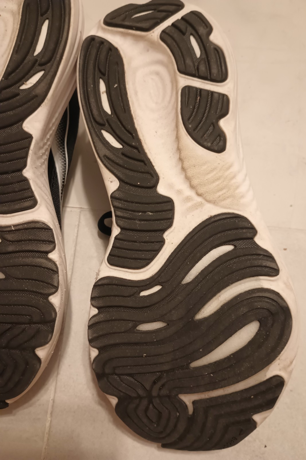 Size 8 – Brooks Glycerin GTS 22 Black Grey White Women’s Gently Used