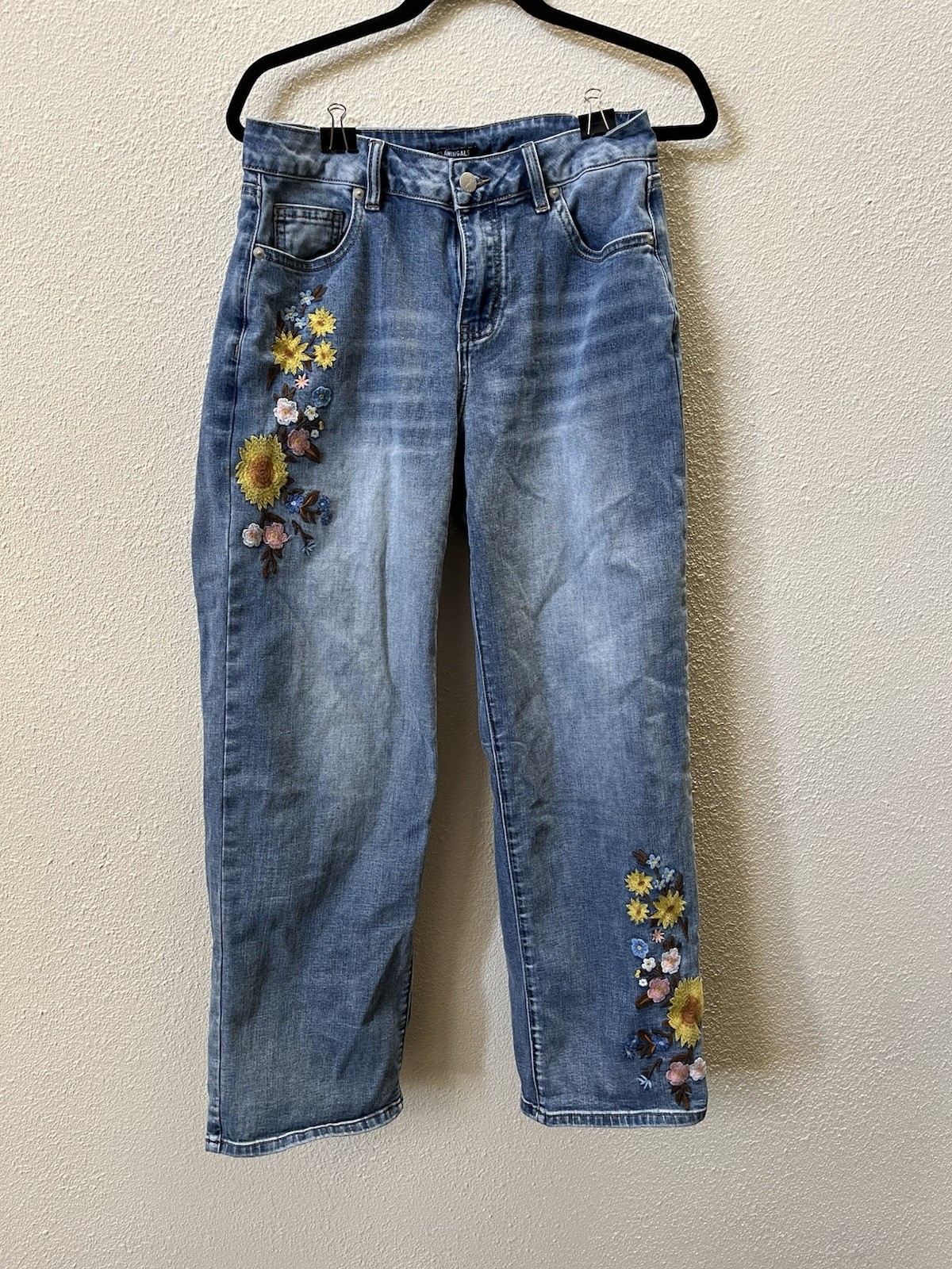 NWT Flamingals Light Blue Floral Embroidered Women’s Denim Jacket Pants, Medium