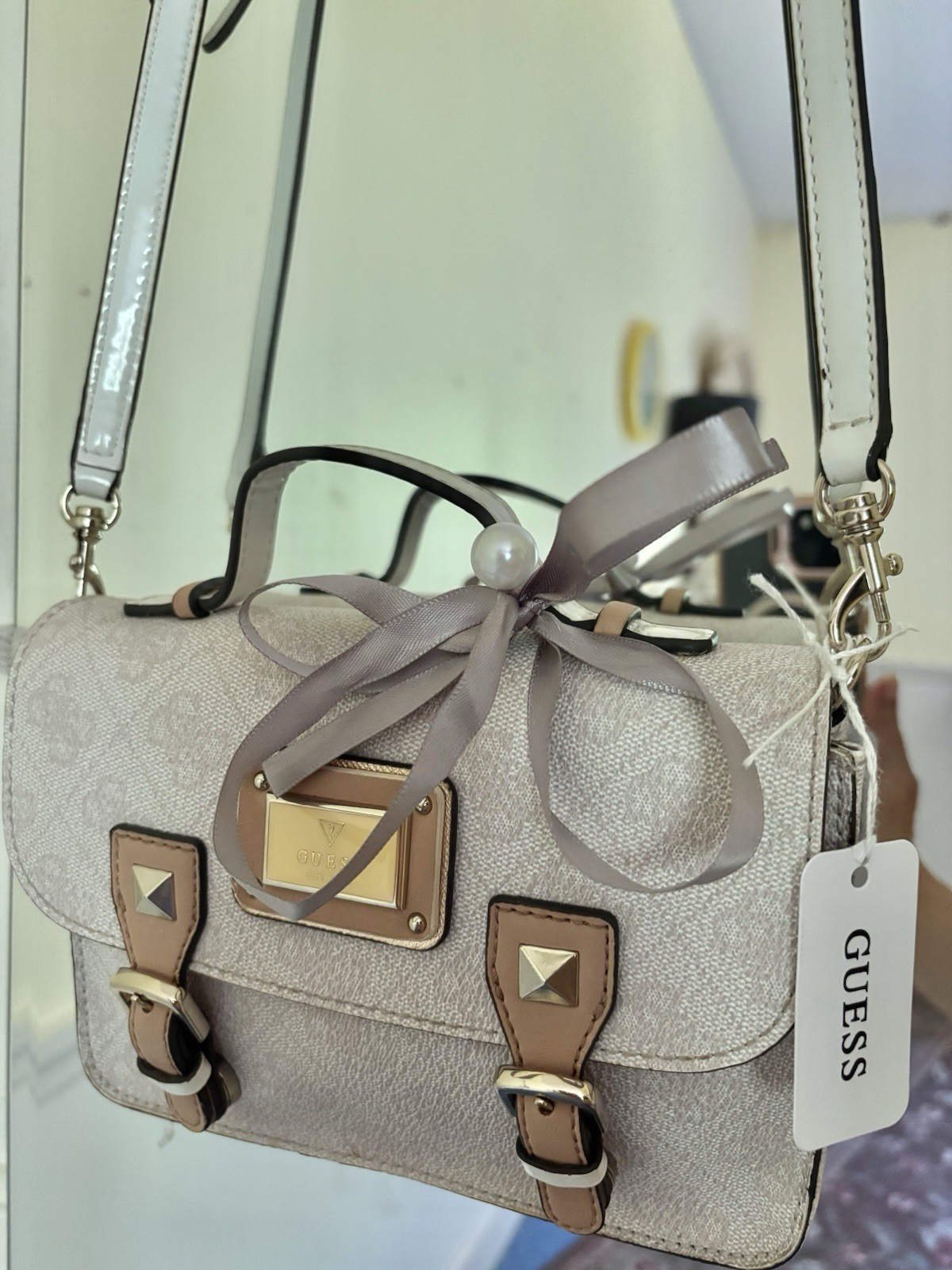 GUESS!7.5 By 6.5 Handheld Beitcrlastic Bag!