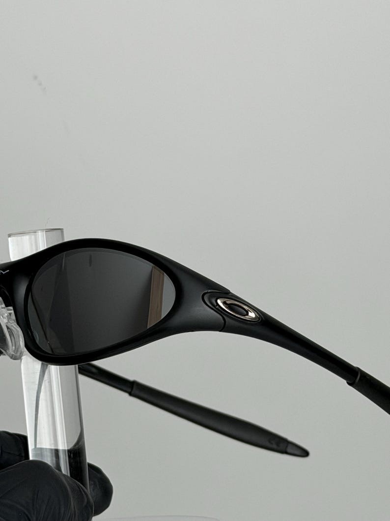 Oakley Minute 1.0 Sunglasses Black Frame Silver Lens Y2K Retro