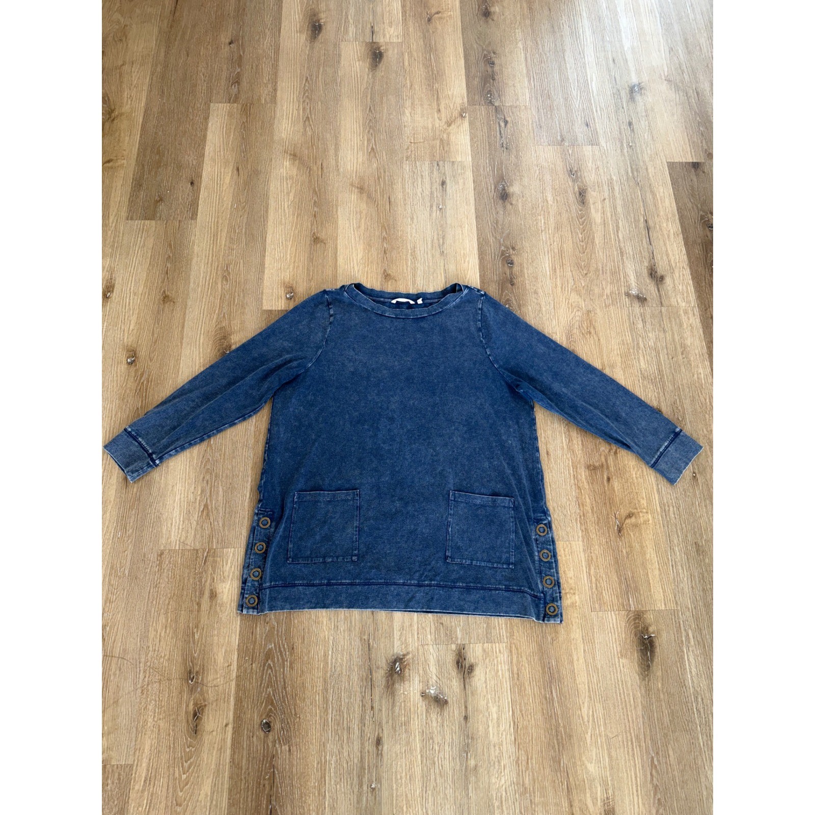 Soft Surroundings Tunic Top Womens 1X Blue Grommet Side Acid Wash Boho Lagenlook