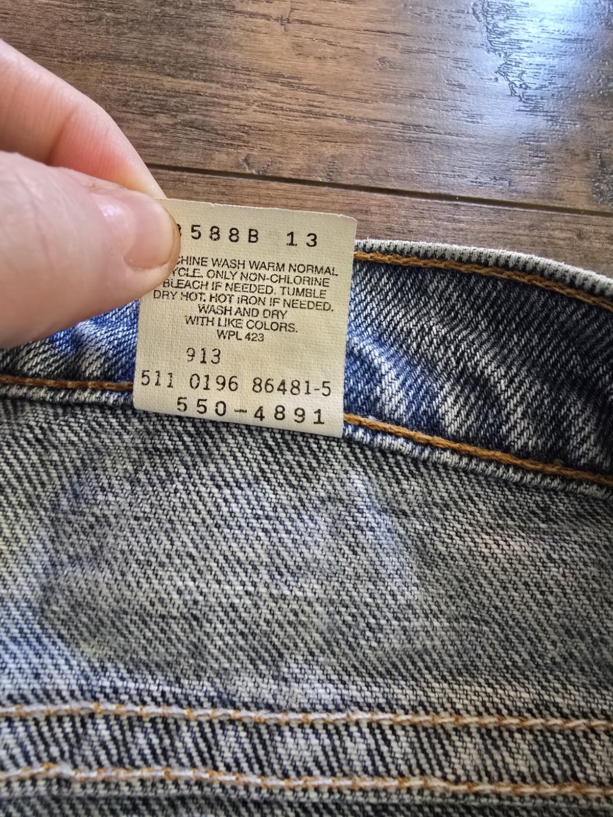 VTG Levi’s 550 Jeans 33×32 Relaxed Fit Tapered Leg Light Wash USA Red Tab 90s