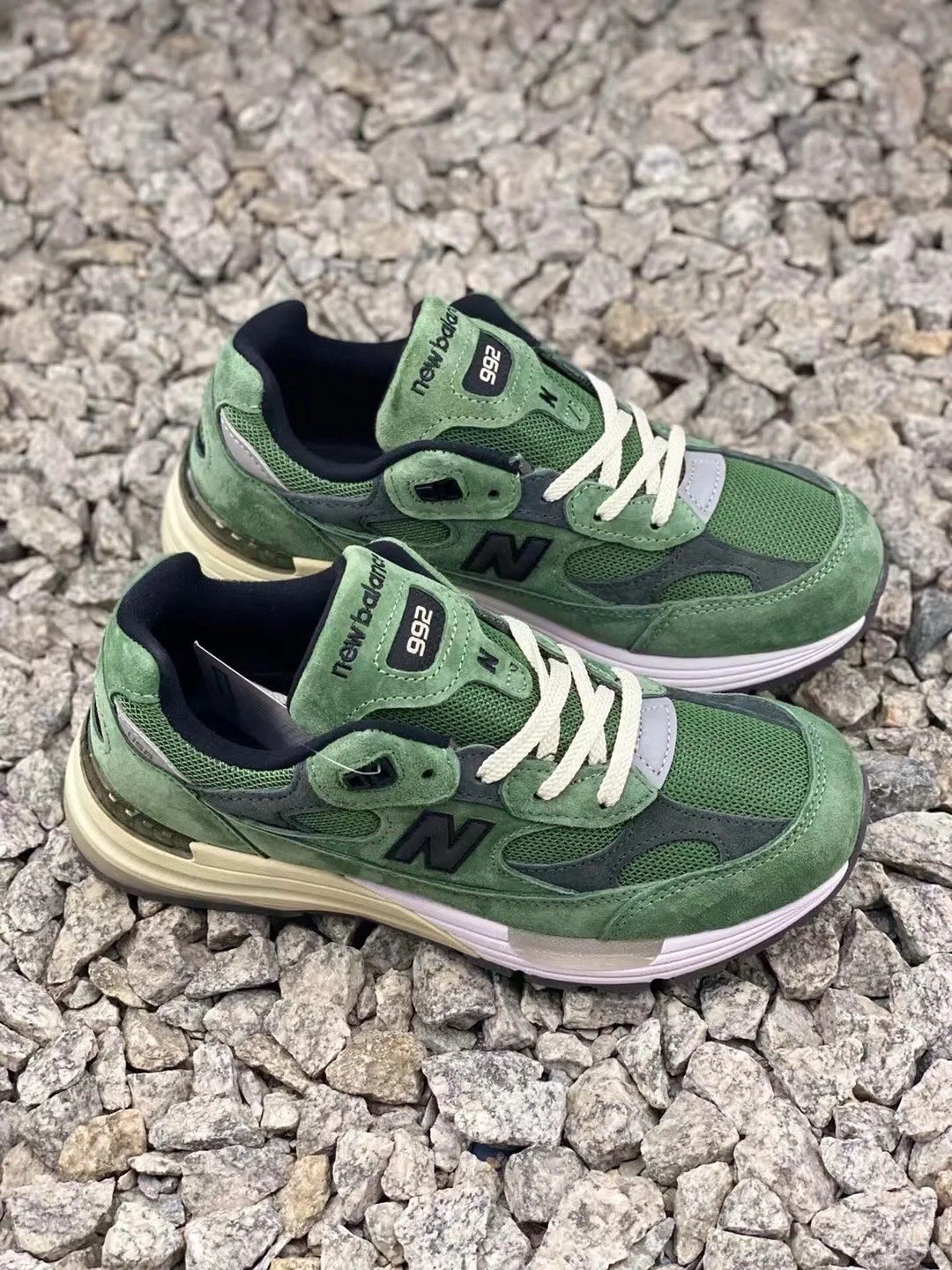JJJJound x New Balance 992 ‘Mossy Green’ Men’s Sneakers M992JJ