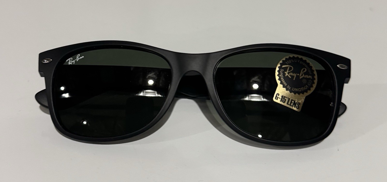 Ray-Ban RB2132 New Wayfarer Classic Sunglasses Black Frame Green Lenses 55mm NEW