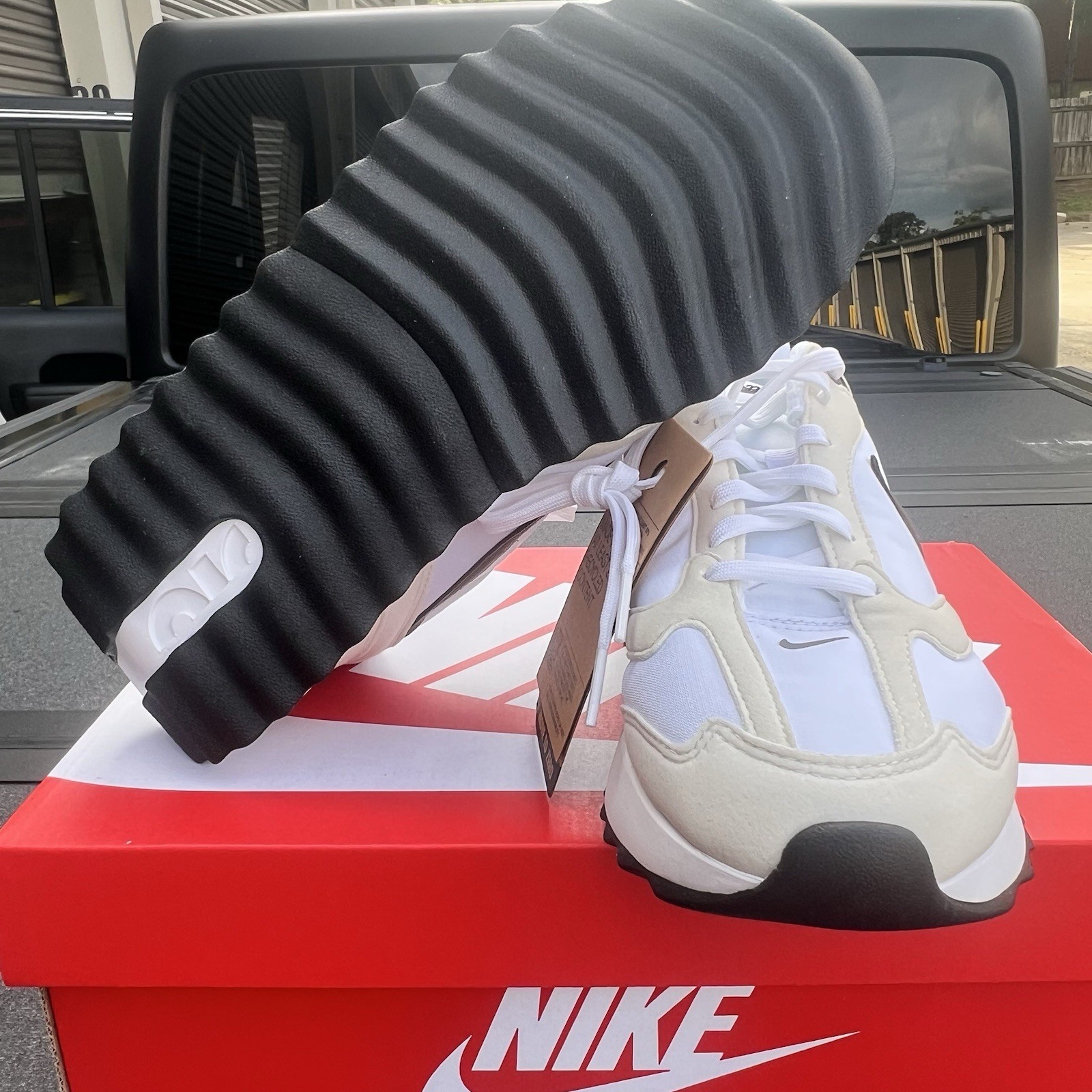Nike Air Max Dawn Women’s Size 9 White Baroque Brown Phantom DC4068-102 New