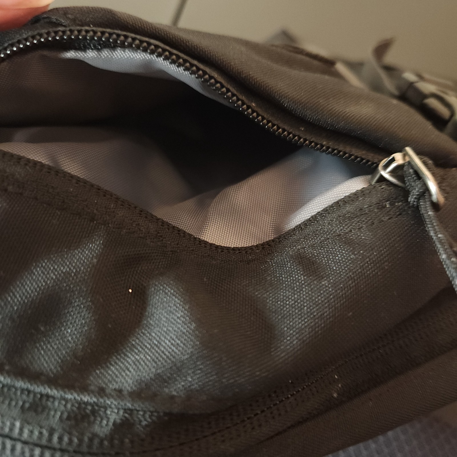 Patagonia Atom 8L Sling Bag Black Gray Crossbody Bull Skull Patch Hiking Travel