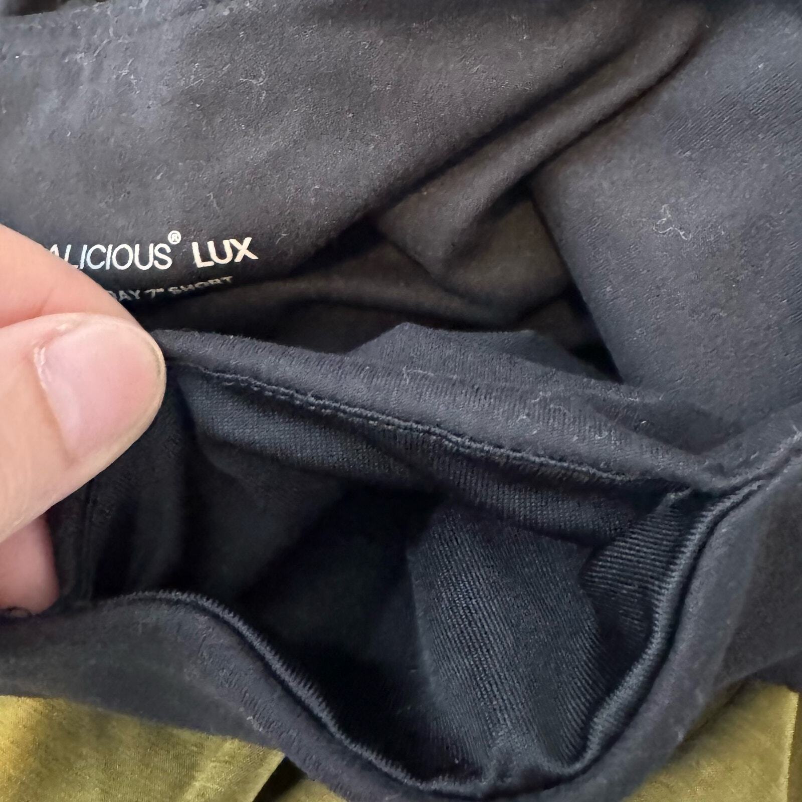 Yogalicious Lux Black Everyday 7″ Short NWOT Womens Size XS