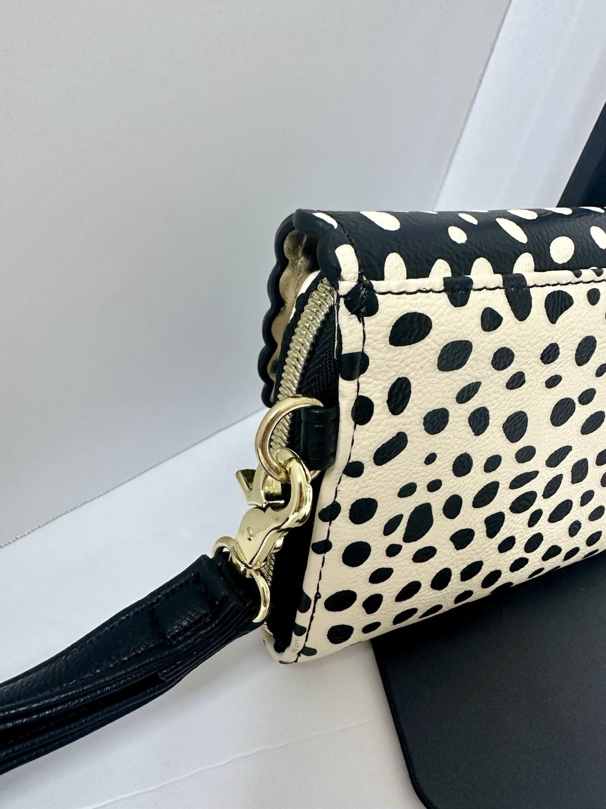Betsey Johnson Wristlet Clutch Y2K Black/Cream Polka Dot Retro Bow Whimsy EUC