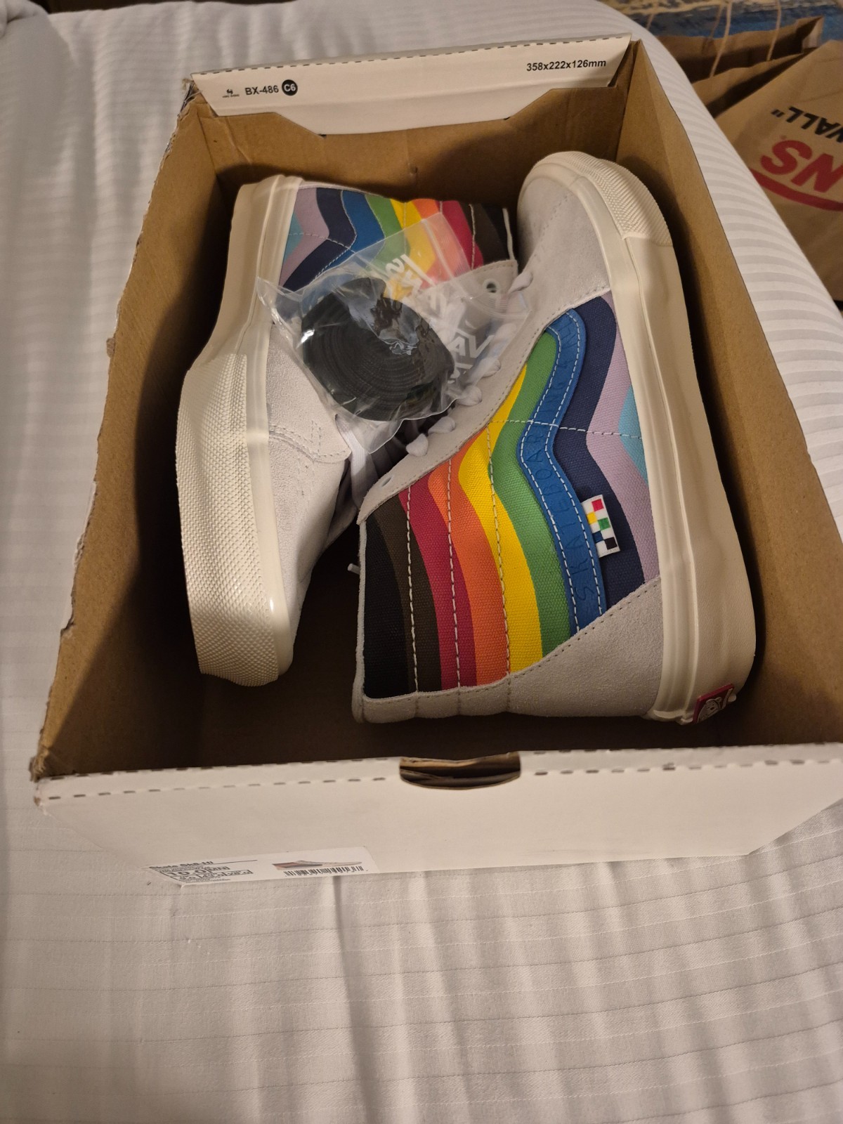 vans size 10 sk8-hi pride white multi vn0a5fccwtm