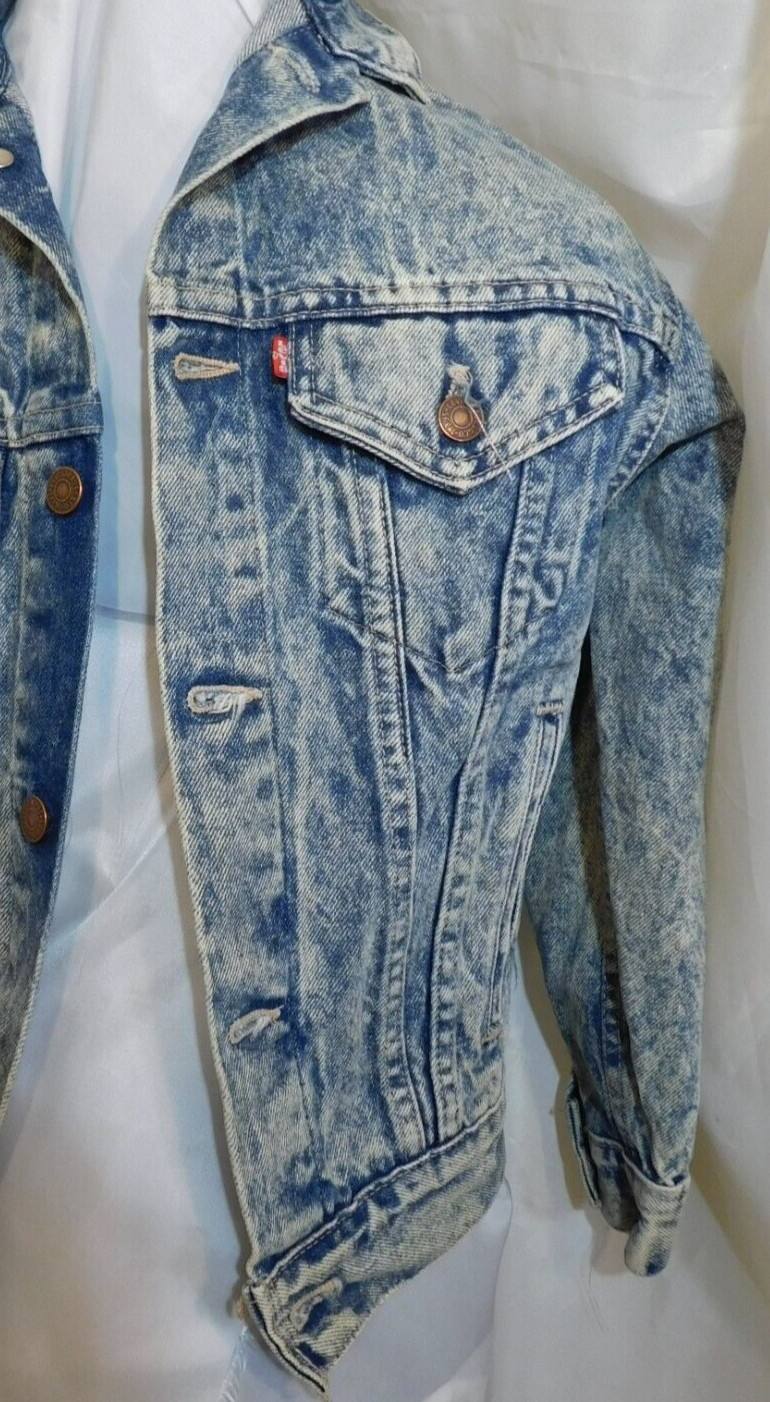 Levis Blue Denim Jacket Women’s 34″ Chest Medium Sandwash USA Made Vtg 80s