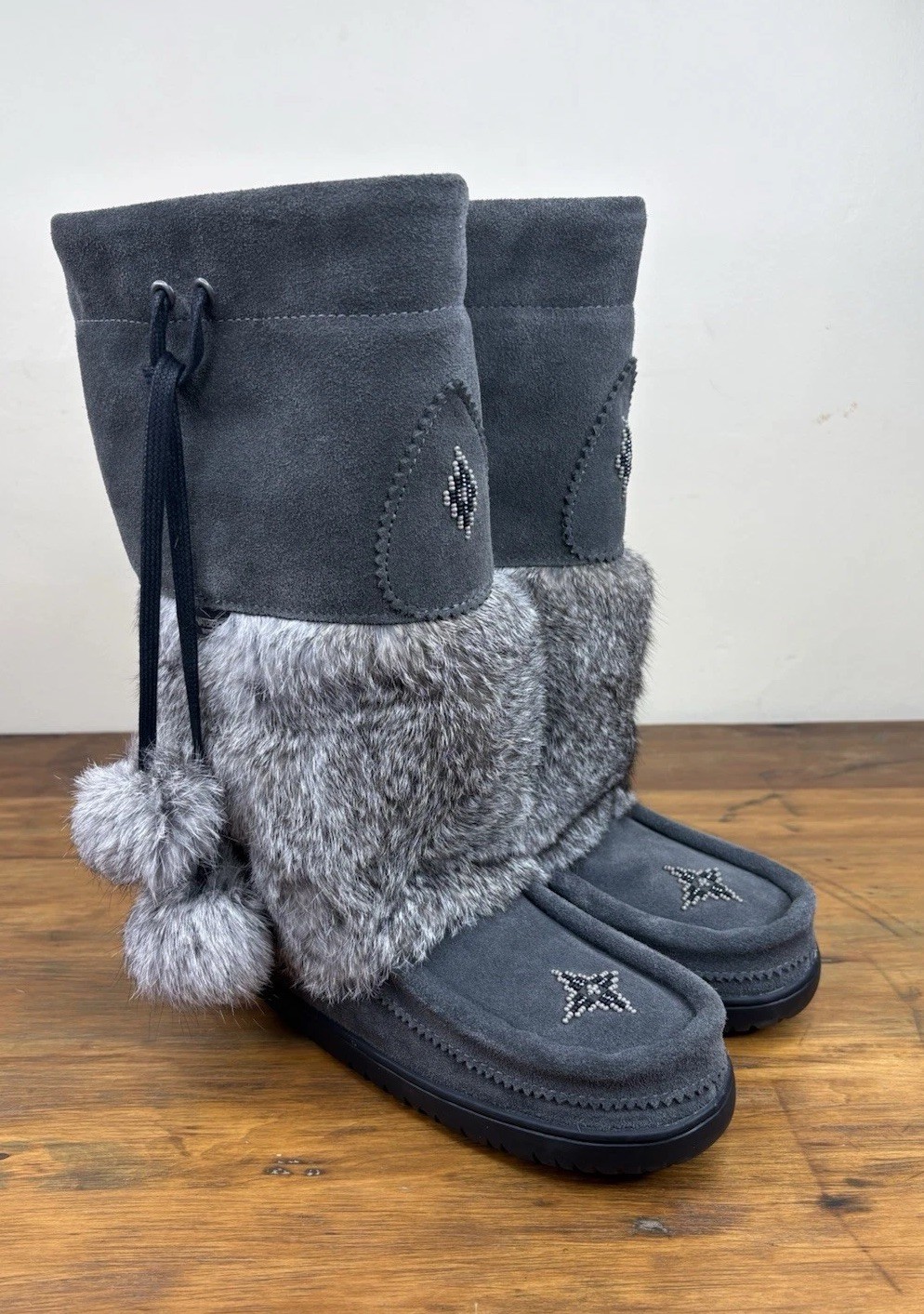 Manitobah Mukluks Snowy Owl Suede Rabbit Fur Boots Waterproof Womens Size 7 NWOB