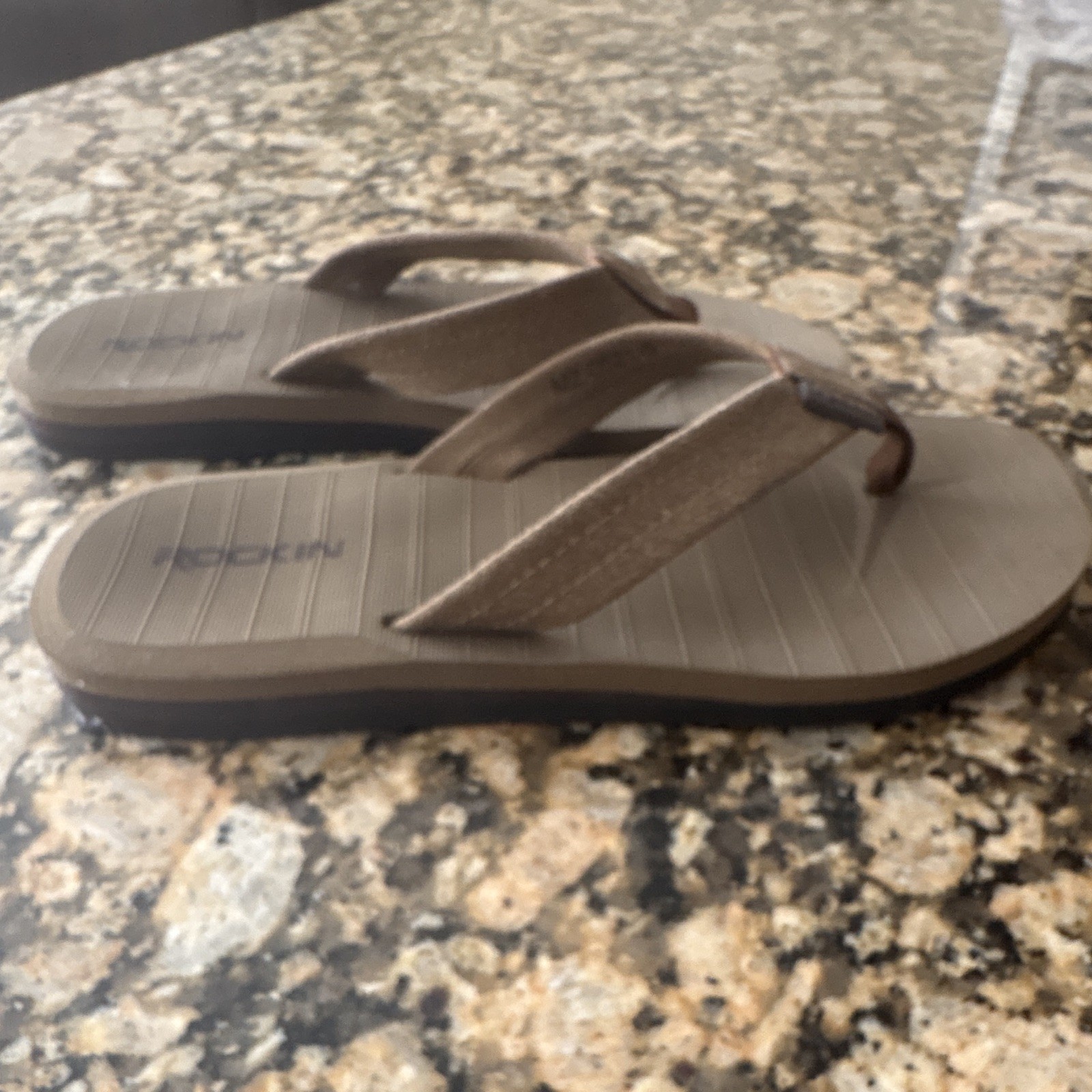 Rockin Men’s Brown Solid Flip Flop Sandals Slip-On Logo Accent Casual