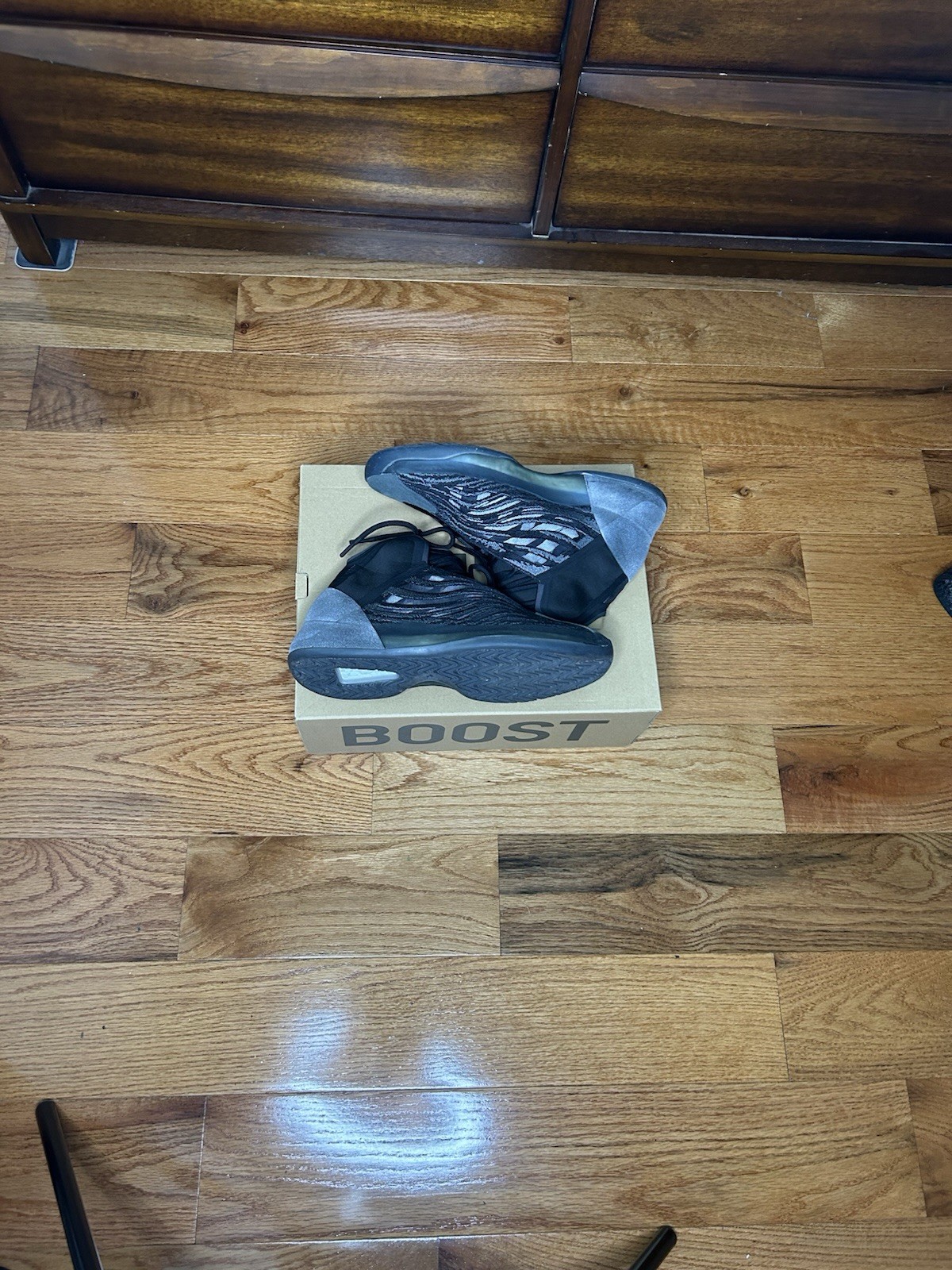 Yeezy Onyx Sz 10.5