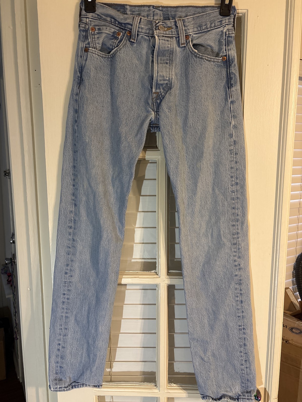 Levi’s 501 Jeans 28×32 Light Wash Straight Leg Button Fly Denim