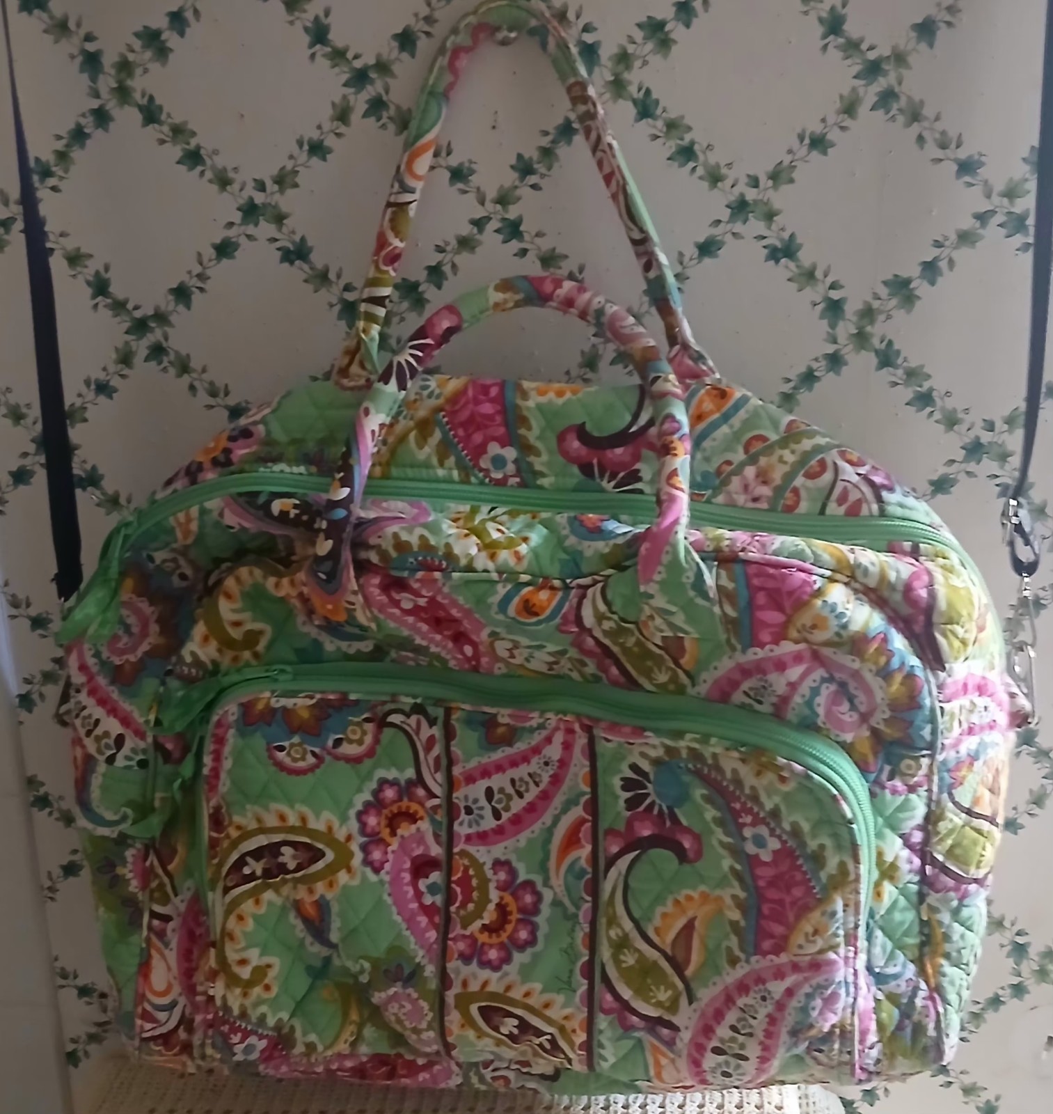 VERA BRADLEY GRAND WEEKENDER TRAVELER DUFFEL BAG TUTTI-FRUTTI LIME GREEN PAISLEY
