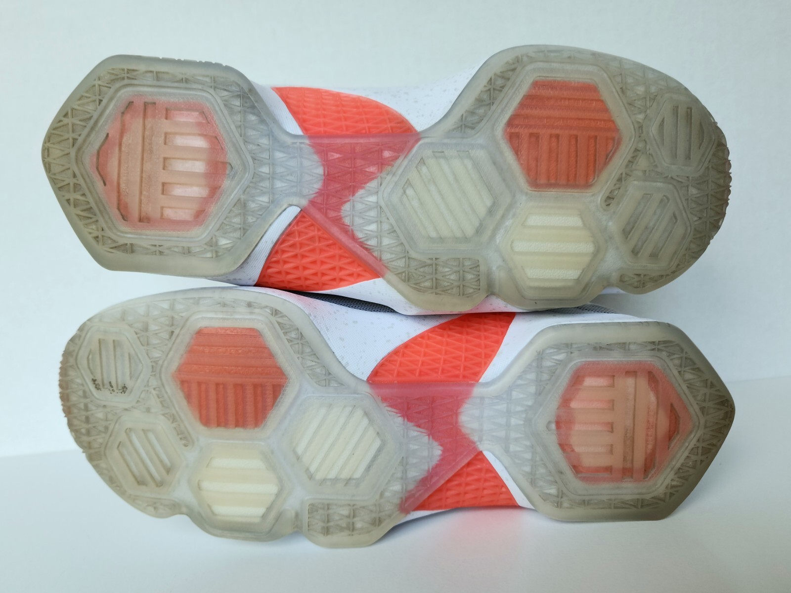 Nike LeBron 13 High Easter GS Size US 6.5Y 808709-108