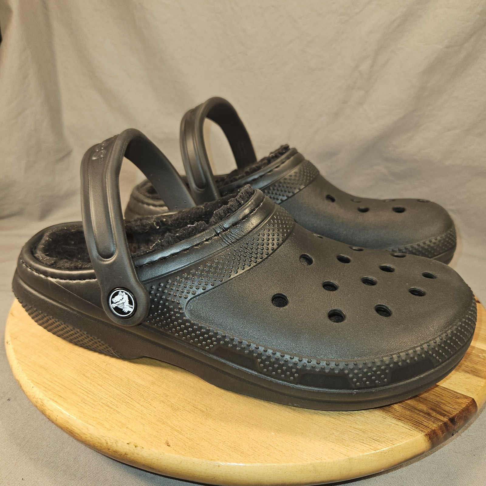 Crocs Mens 7M Womens 9M Baya Black Fuzzy Fur Lined Slip On Clog Mule Sandals