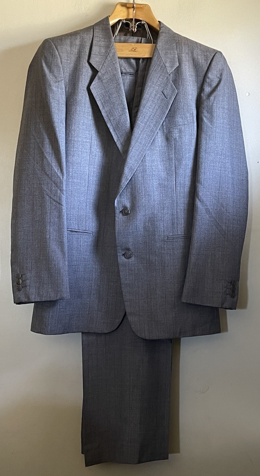 Vintage Sasson Suit Mens Size 44L Gray Blue Plaid Wool Blend Pants W33XL33