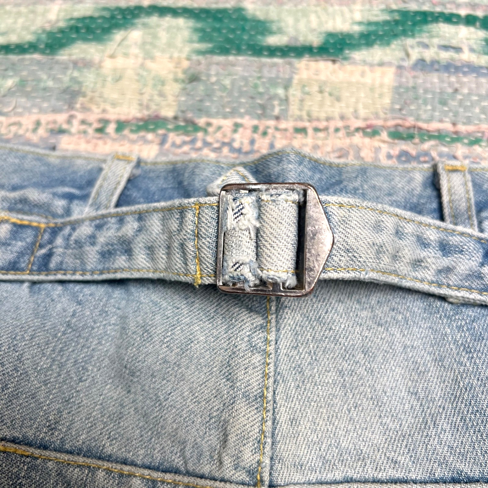 Vintage Levi’s Engineered Twisted Seams Cinch Back Blue Jeans 32×29 CROPPED