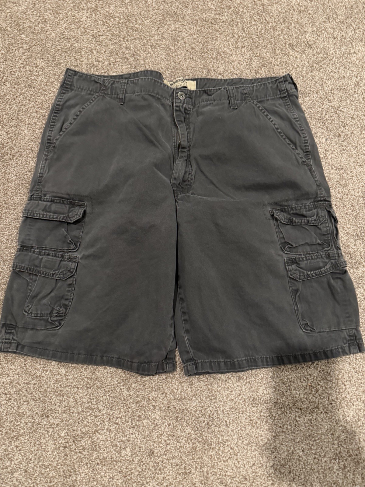 Wrangler Authentics Cargo Shorts – Men’s Size 38 – Gray – Excellent Condition