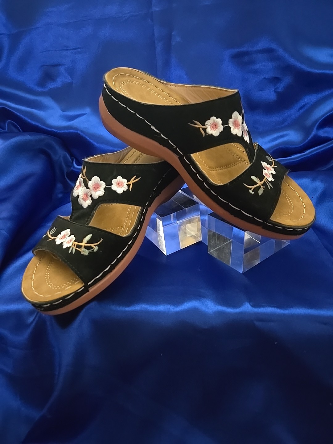 Fujian Friday Women’s Embroidered Sandals Black W/flowers Size 7 Great Condition