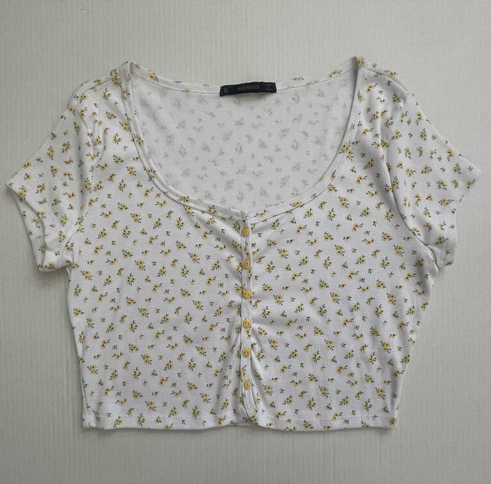 Hesperus Ditsy Floral Crop Top XL Heart Button Cottagecore Tee