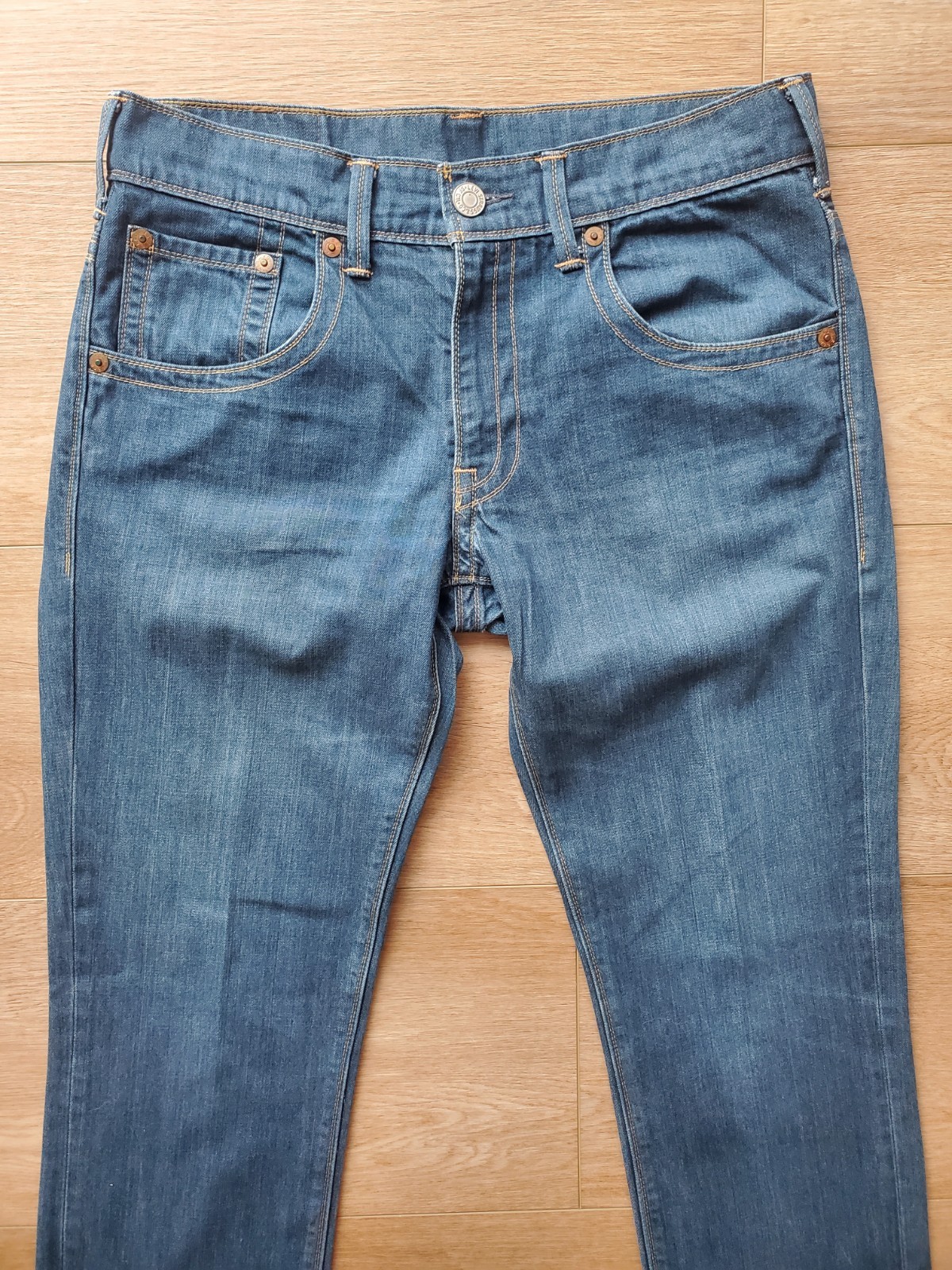 Levi’s Men’s 511 Blue Medium Wash Denim Jeans Button Fly, 33×32