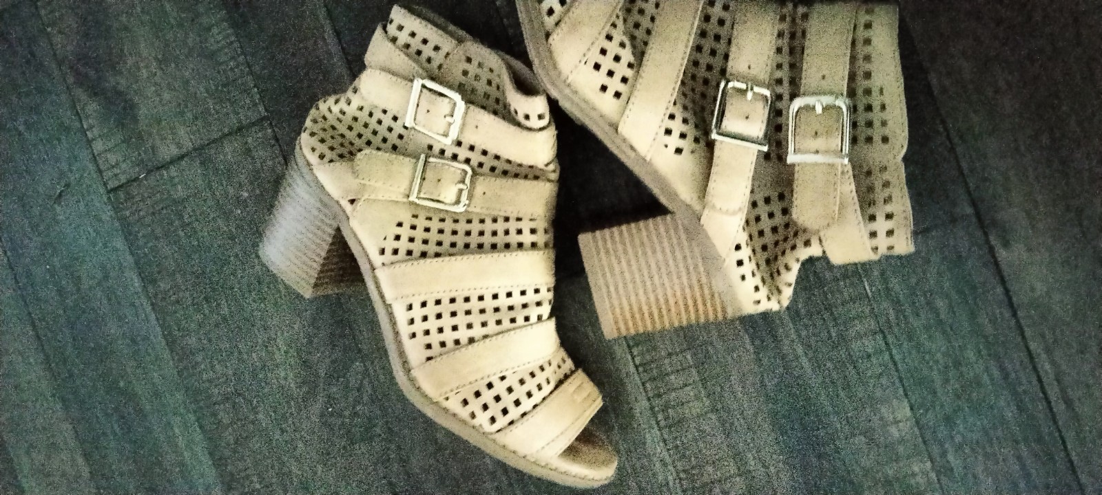 Ladies Size 6 Mountain Sole Shoes