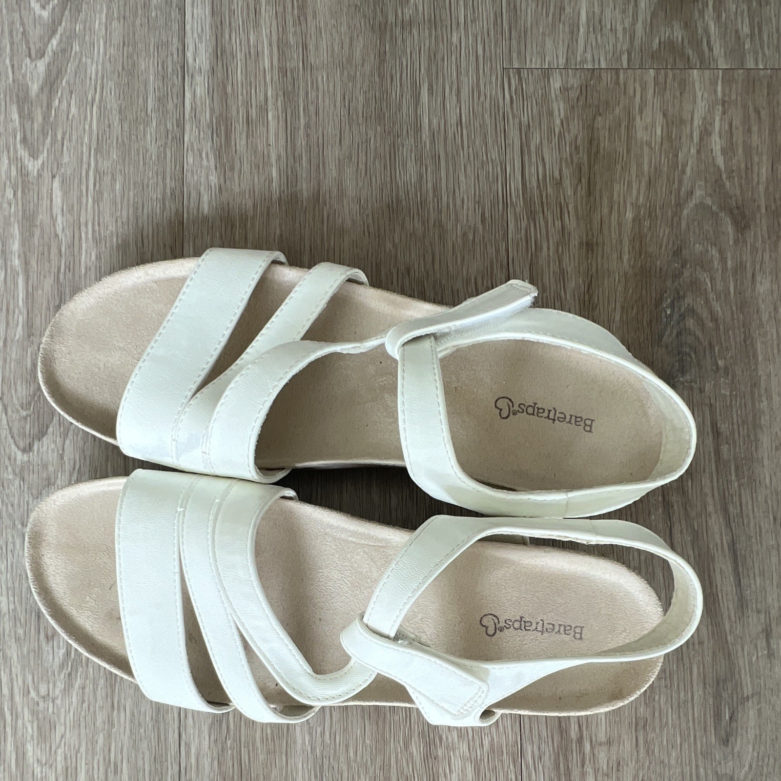 Baretraps Women’s White Strappy Leather Sandals Hook & Loop Adjustable Strap 8.5
