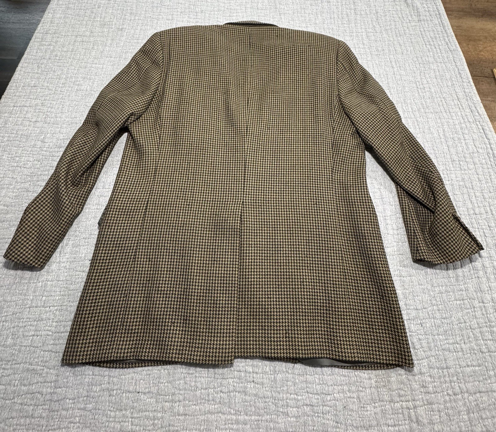 Hickey Freeman Bespoke Houndstooth Blazer. Brown Measurements in Pictures