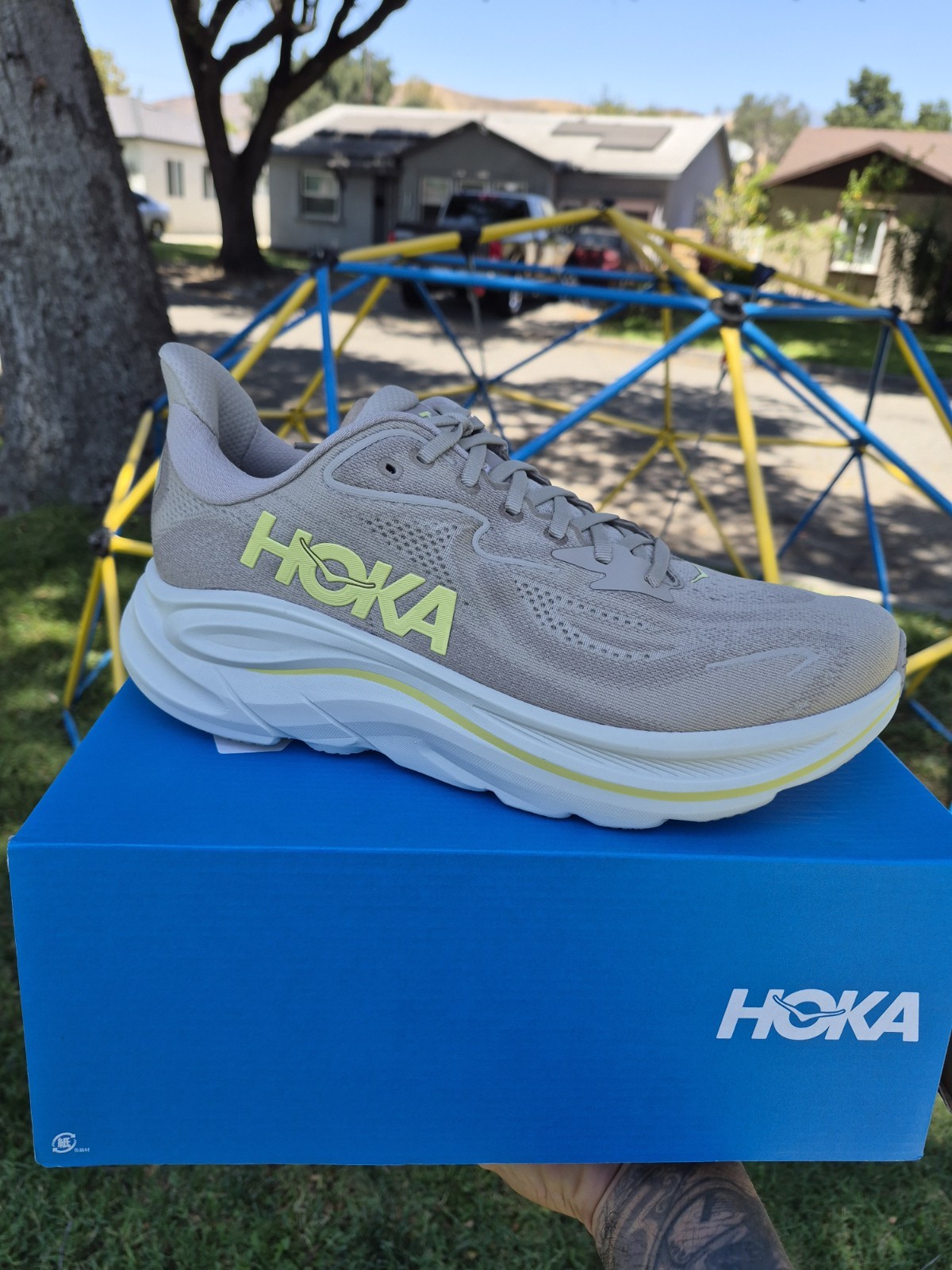 Hoka Mens Clifton 10 (D) Yellow/Beige