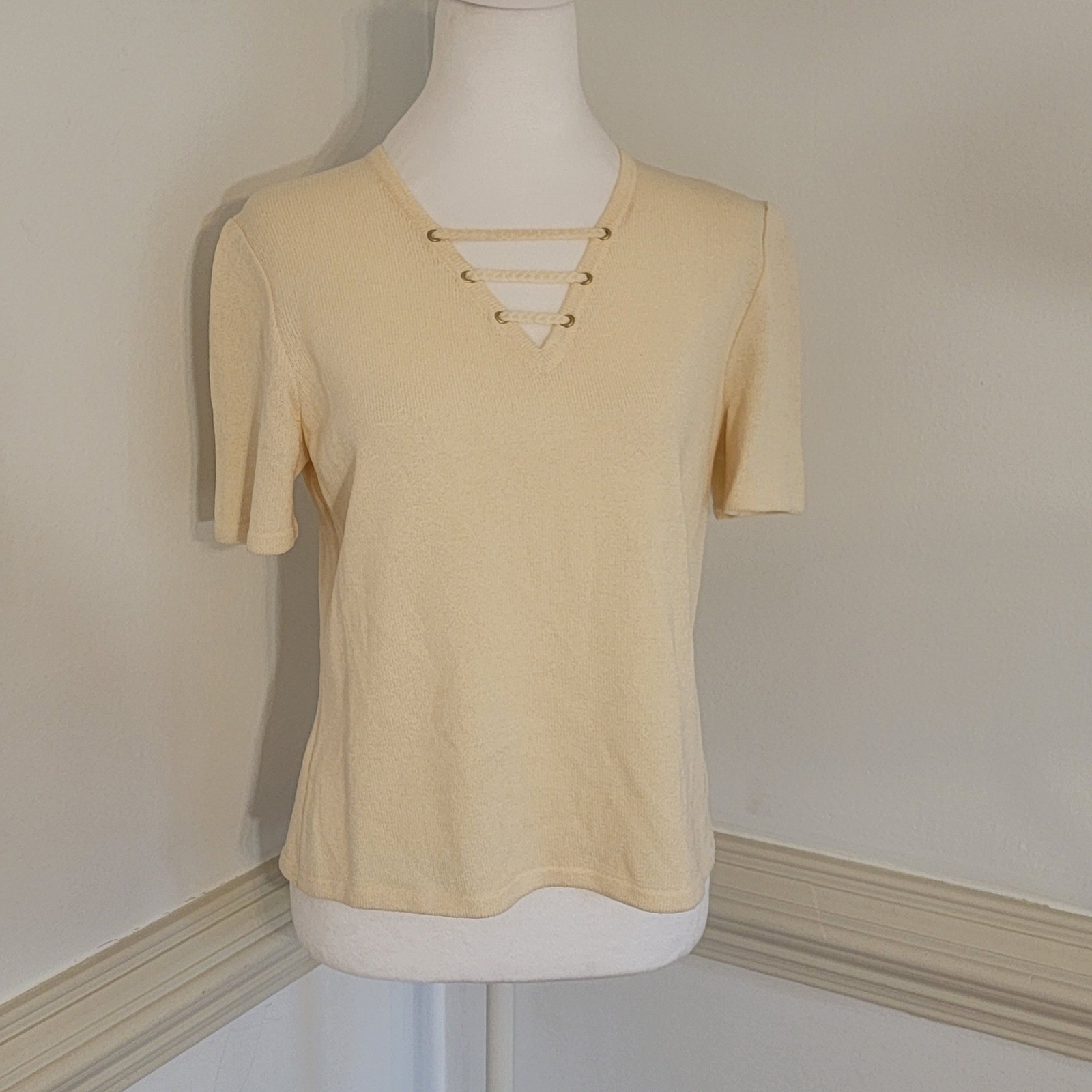 Vintage St. John Sport Knit Sweater Top Cream Lace-Up Short Sleeve Women’s Small