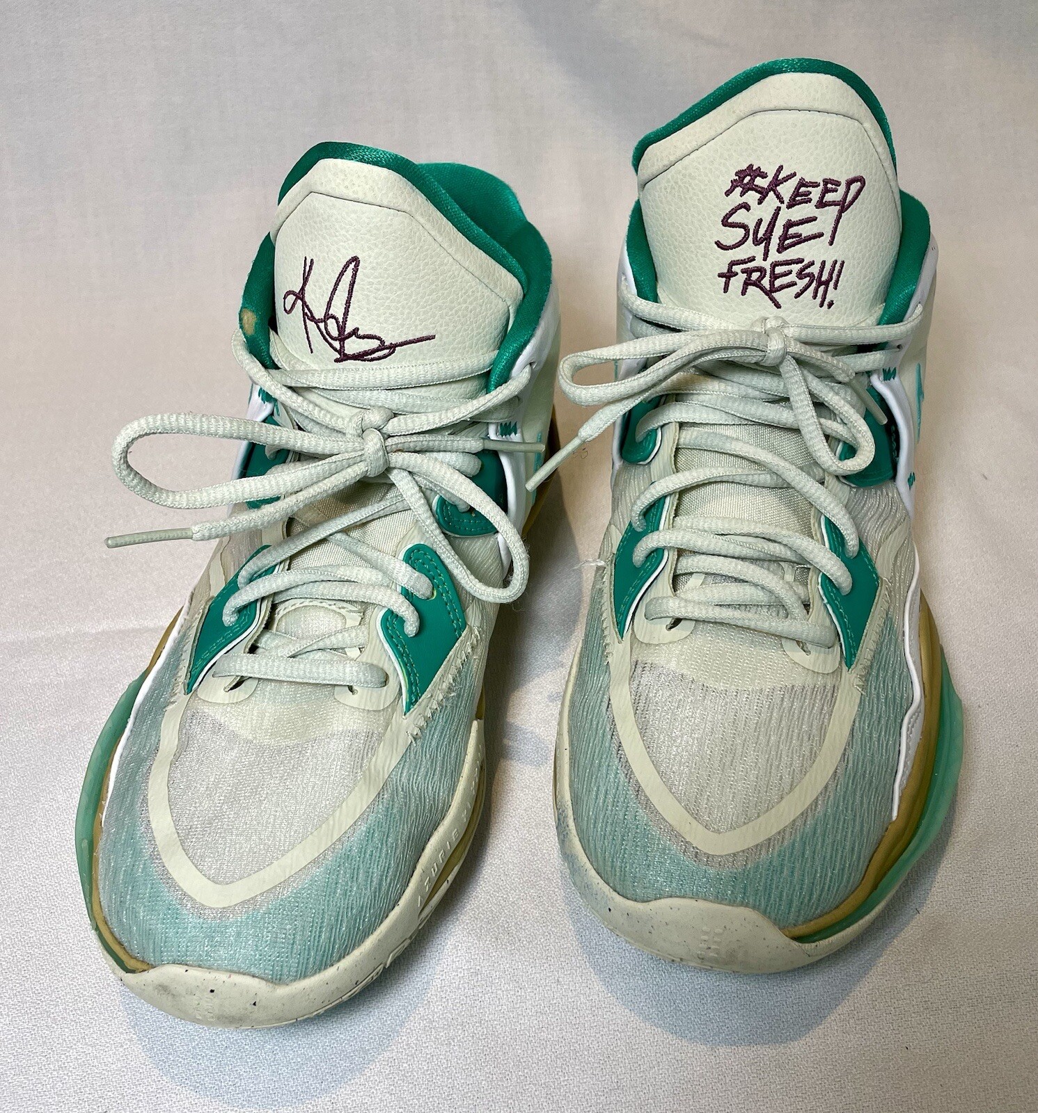 Mens Size 8 – Nike Sue Bird x Kyrie Infinity Golden Tribute