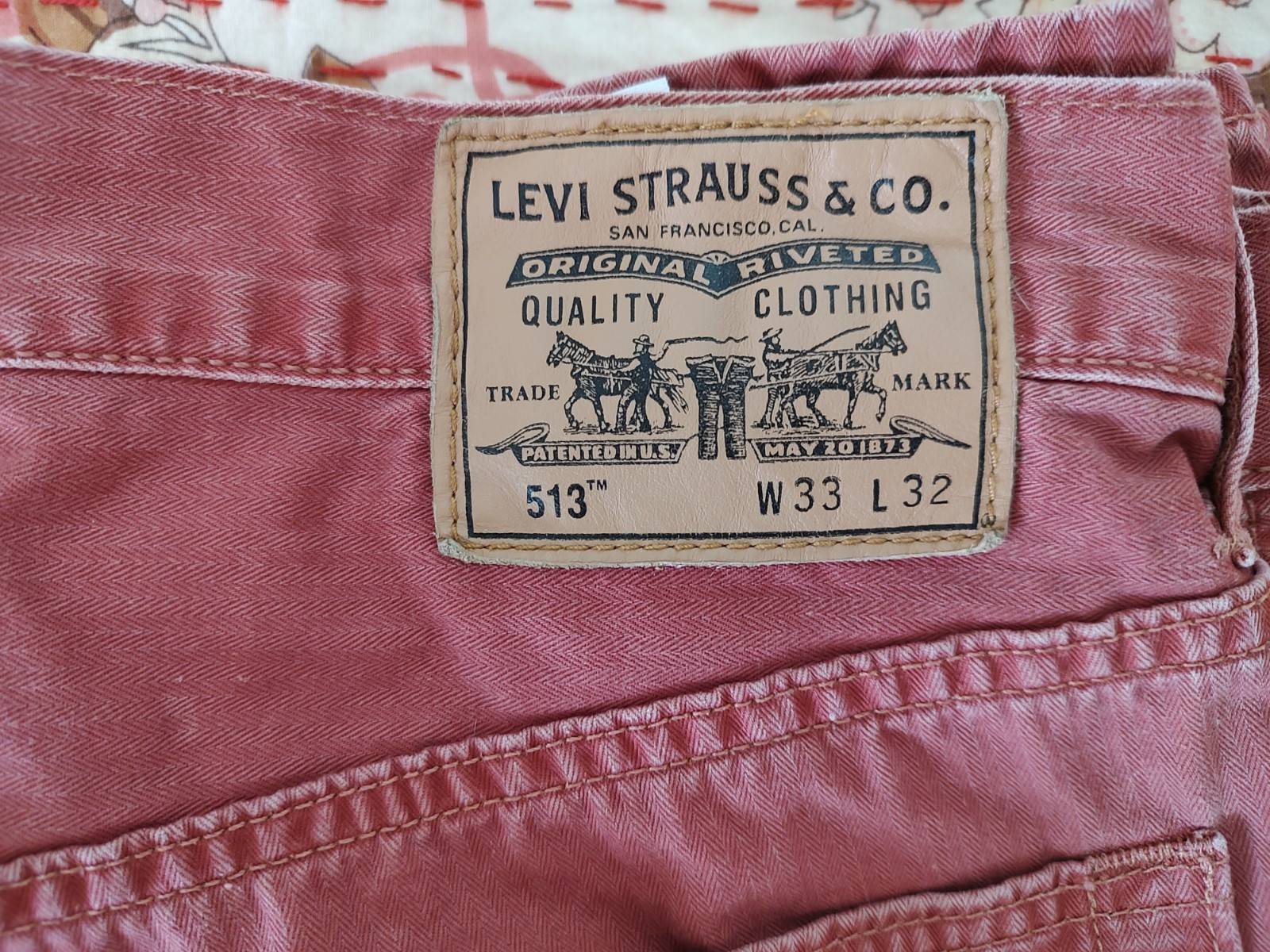 LEVIS 513 men’s coral red JEANS Tag 33×32/actual 32×31 Great Condition!