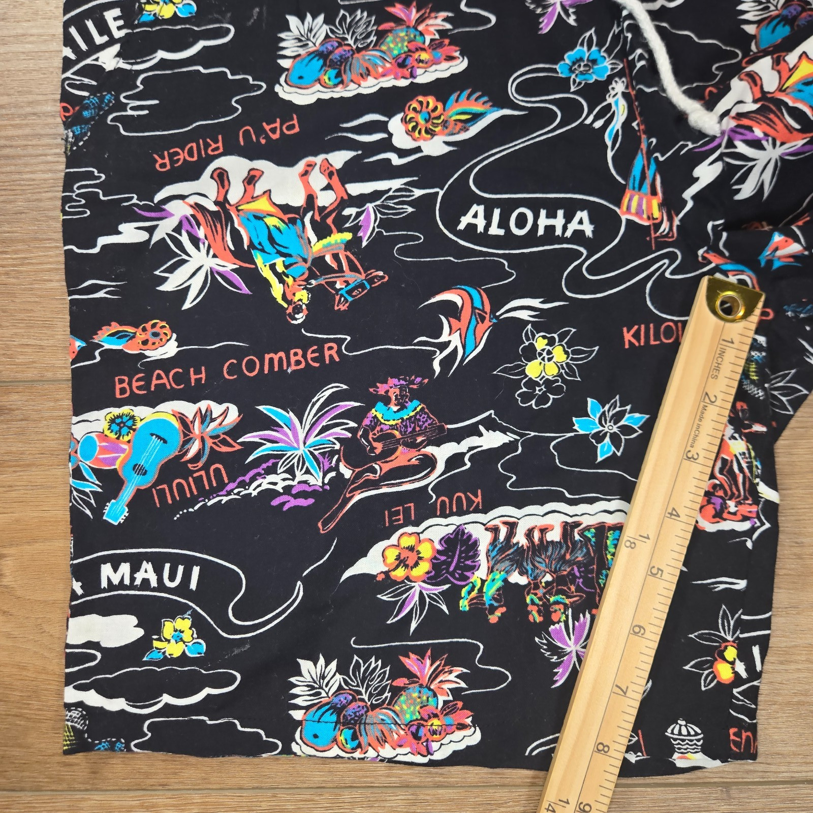 Vintage Zuma Beach Swim Trunks Mens M Surf Board Shorts USA Hawaiian Beach Y2K