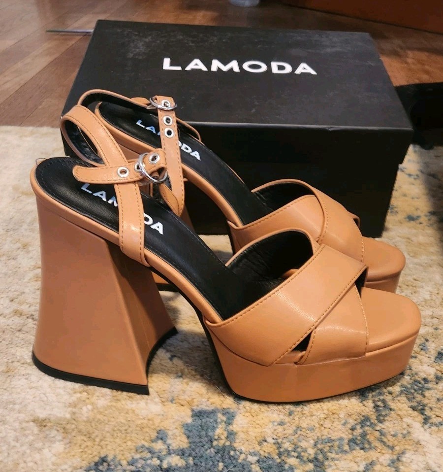Lamoda flared heel platform sandal in Camel