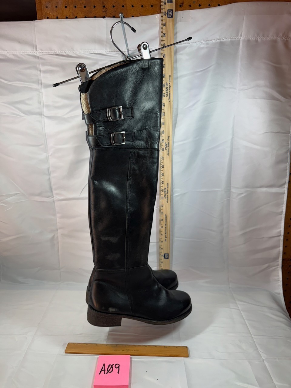 A09 – BRAND Womens SIZE 9.5/41 HEIGHT 28 Inches