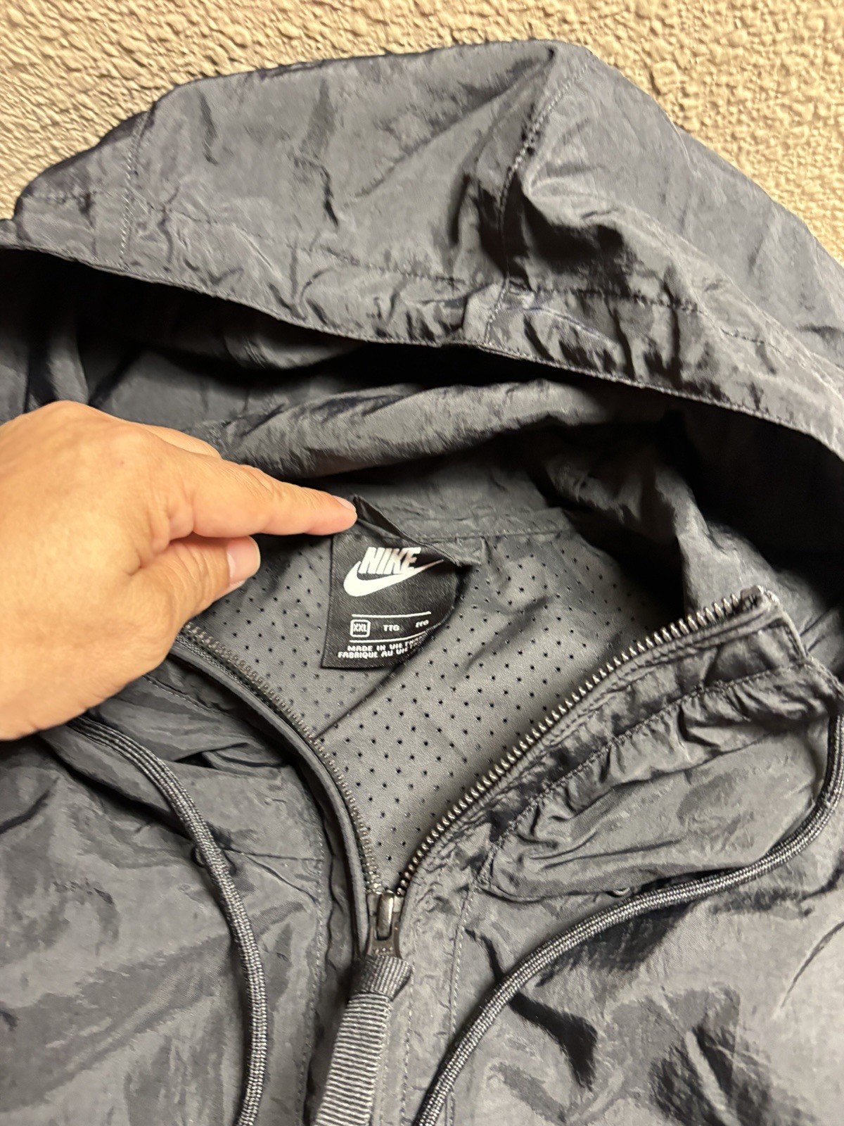 Nike Windbreaker Full Zip Jacket Mens 2XL Black Nylon Hooded Lightweight 928857