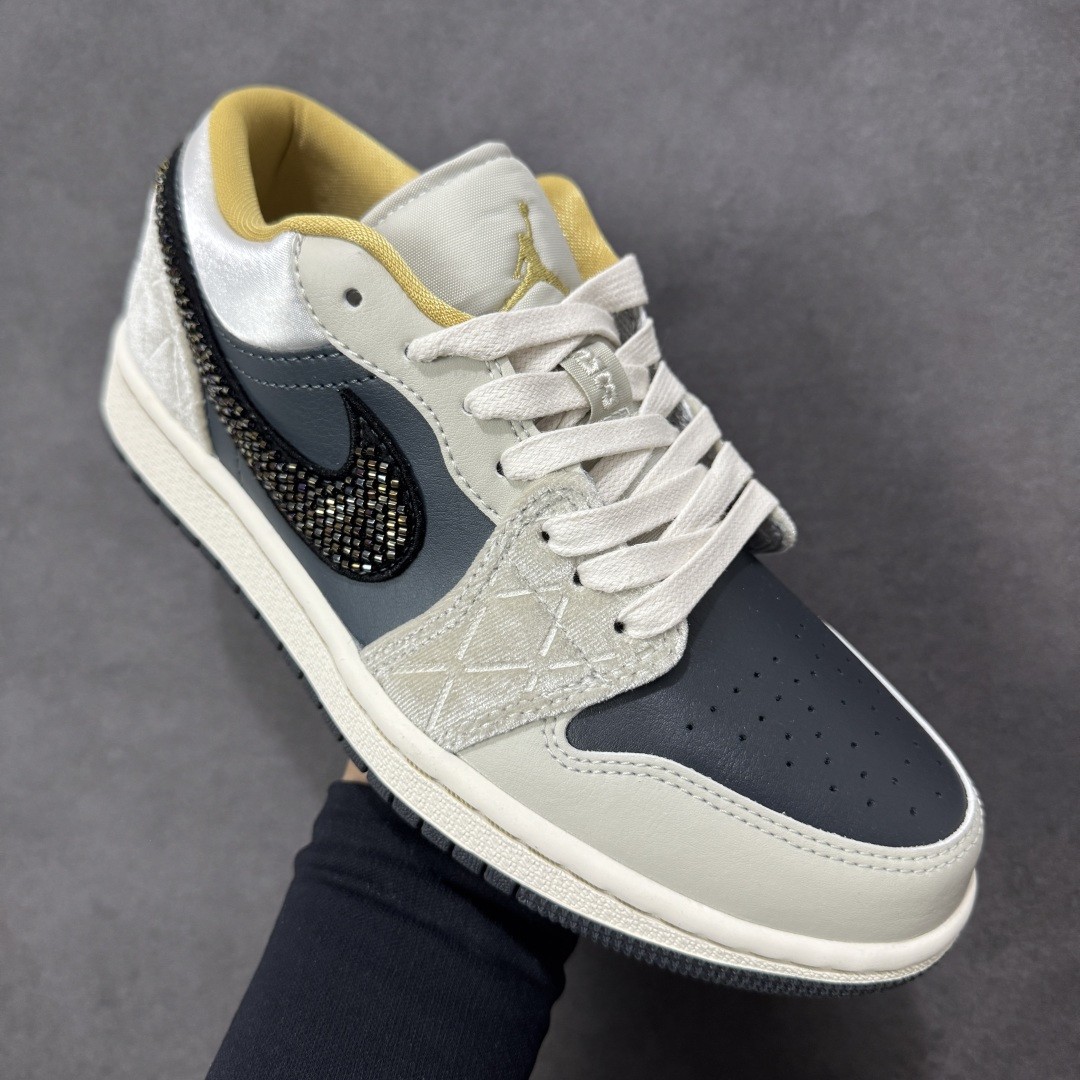NK AJ 1 Low Se Beaded Swoosh DV1762-001
