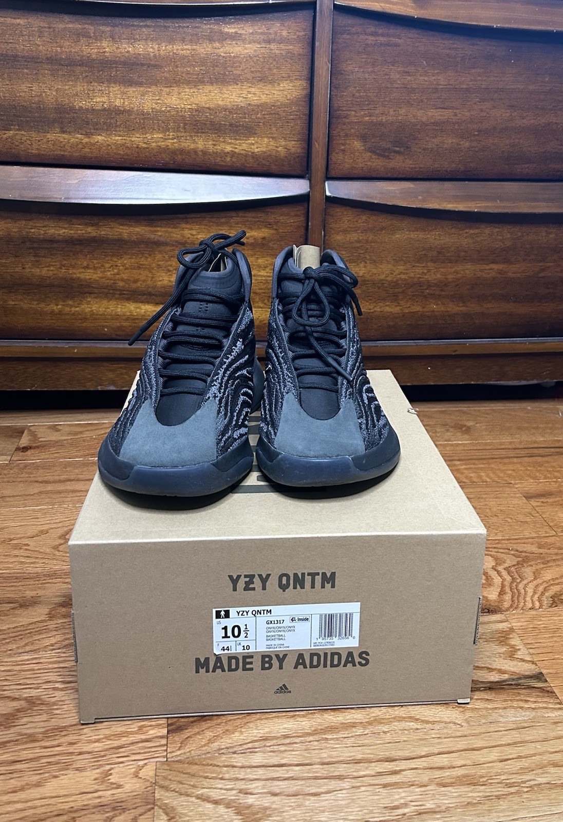 Yeezy Onyx Sz 10.5